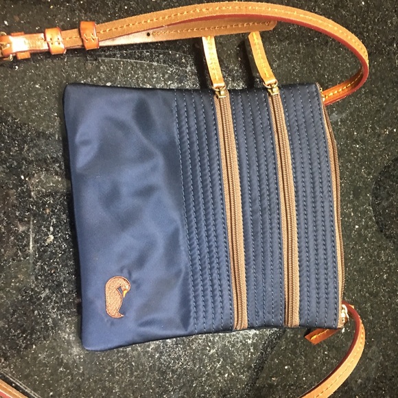 Dooney & Bourke Handbags - Dooney &Burke crossbody